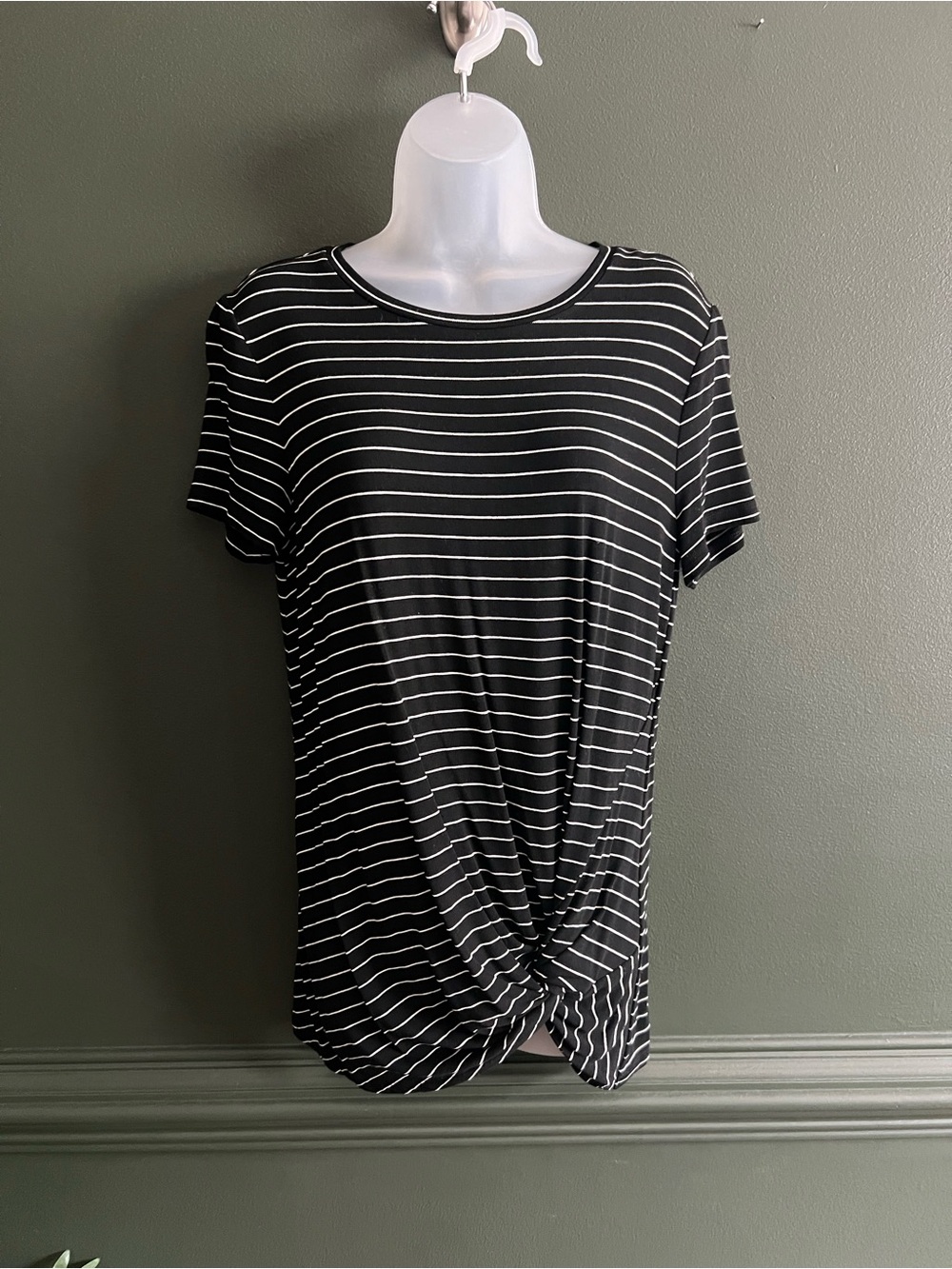 Ann Taylor Black & White Striped Twist-Hem Women's Tee